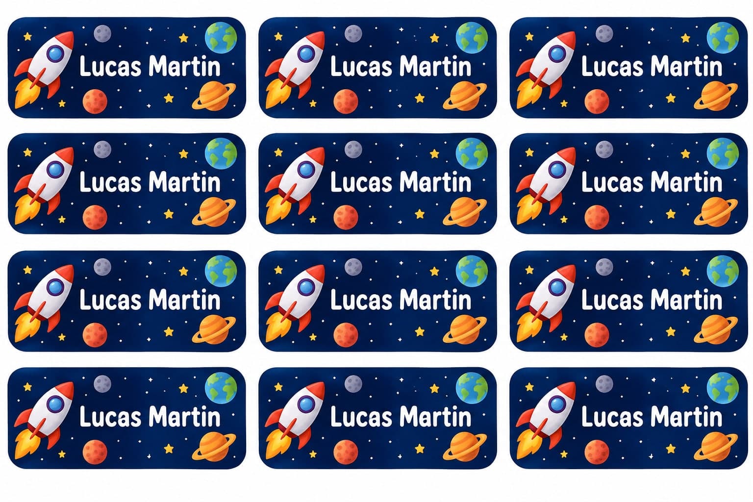 لوحة من اثني عشر ملصقاً أزرق ليلي «Lucas Martin»، على كل منها صاروخ وكواكب ونجوم